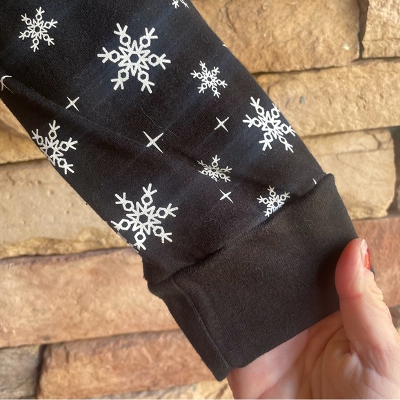 Peanuts black print Christmas “Wake Me Up For Presents” sweatshirt Large - Picture 2 of 13